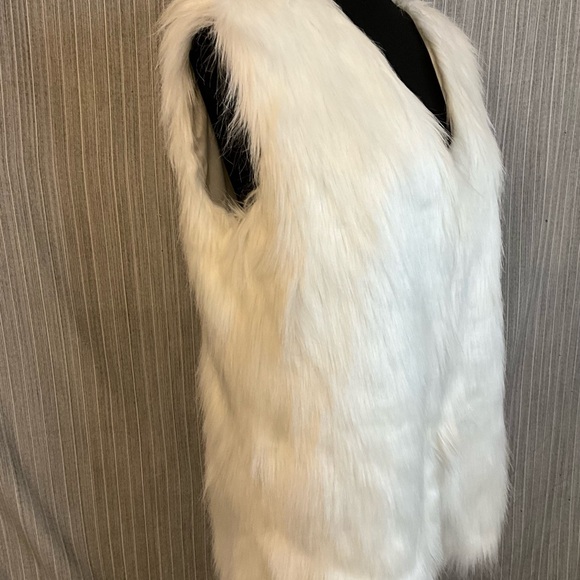 Ailubaodan Snow White Faux Fur Vest Fully Line Hook Eye Front Closure Sz m - Picture 2 of 6